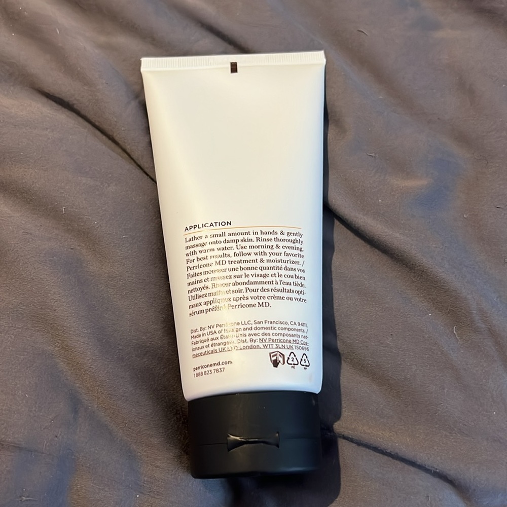 Perricone MD Vitamin C Ester Citrus Brightening Cleanser - Picture 2 of 3
